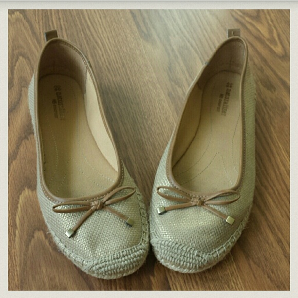 Flash sale Espadrille flats