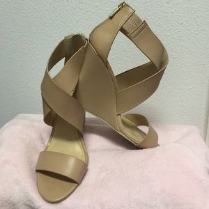 Adorable nude wedges! Size 8