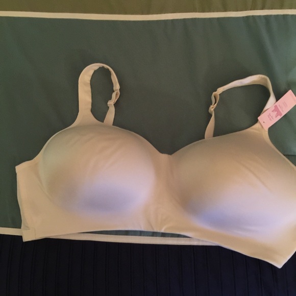 Brand new no wore satin bra ivory/white