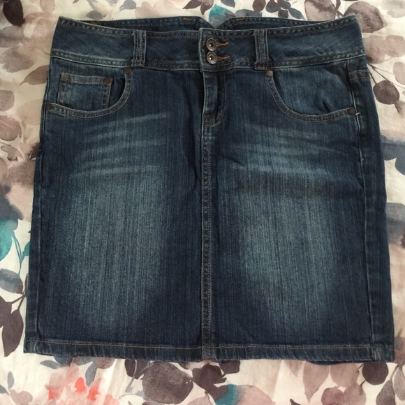 Guess pencil jean skirt size 29