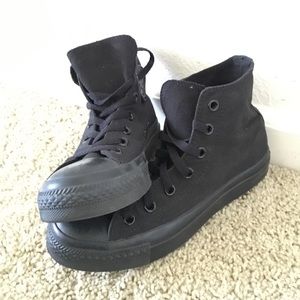 Pre loved all black converse.