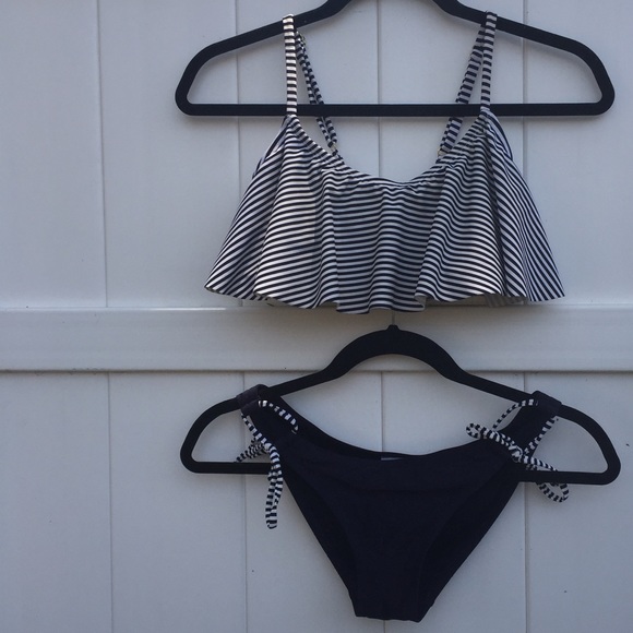 👙Xhilaration bikini set 👙 Top: L    Bottoms: M
