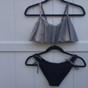 👙Xhilaration bikini set 👙 Top: L    Bottoms: M