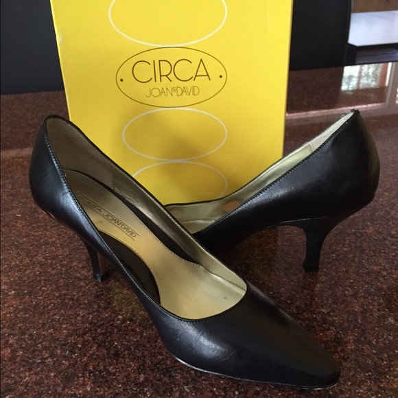 Joan & David pumps