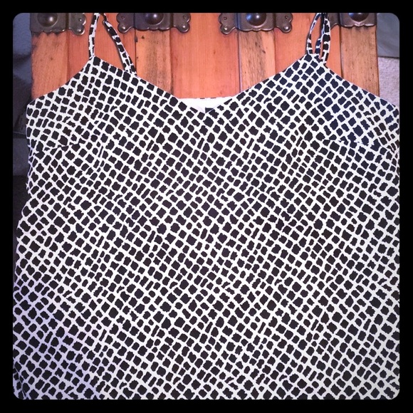 Banana Republic V Neck Tank Top: Never Worn