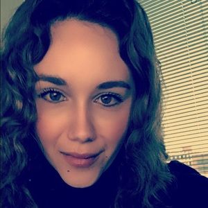 Meet your Posher, Caitlin