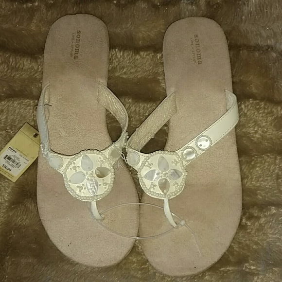🍎3 For $15🍎 💧SALE💧 Ivory Colored Sandals - Picture 2 of 4