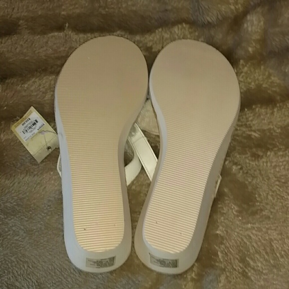 🍎3 For $15🍎 💧SALE💧 Ivory Colored Sandals - Picture 4 of 4