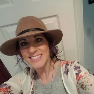 Meet your Posher, Camille