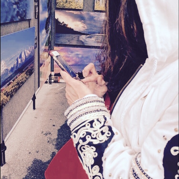 Hello! Meet Your Posher - Picture 1 of 3