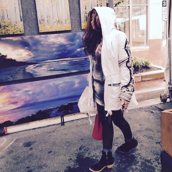 Hello! Meet Your Posher - Picture 2 of 3