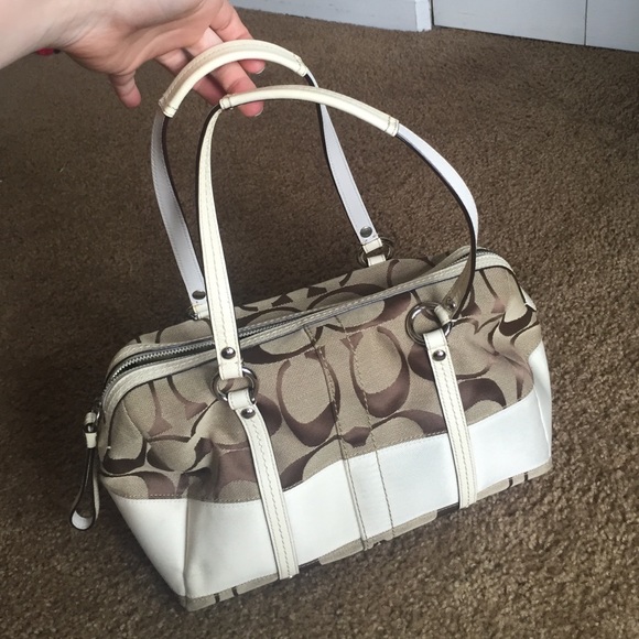 Tan coach purse. Perfect condition!!