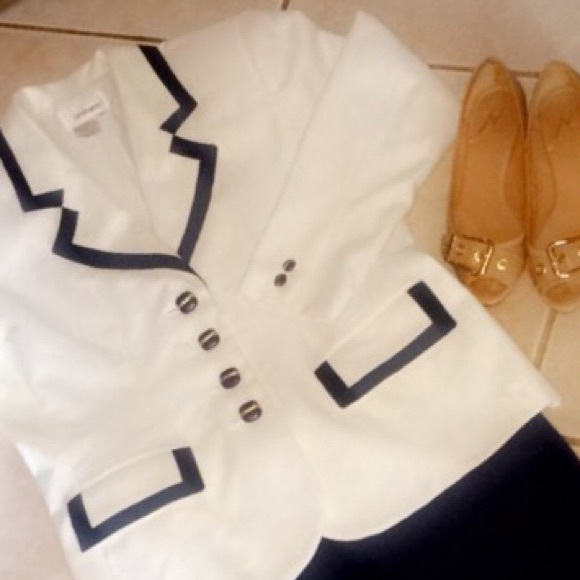 💙White & Navy Blue Blazer💙