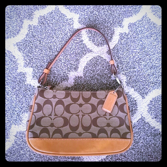 Signature Coach Small Shoulder Bag