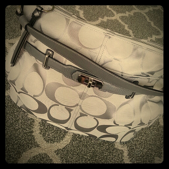 Signature Coach Shoulder Bag