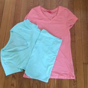 CLEAROUT 🎀 V-neck bundle pink & seafoam