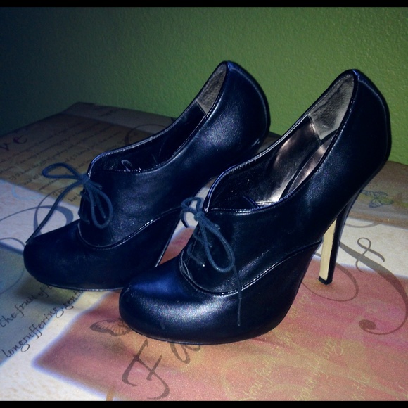 💼 Gorgeous Black Closed Toe Dress Heel 💼