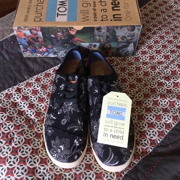 toms paseo black