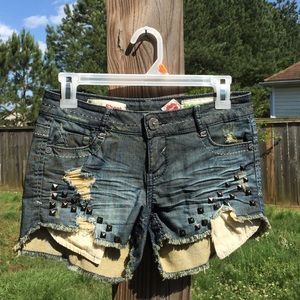 🚨SALE Studded Denim Shorts