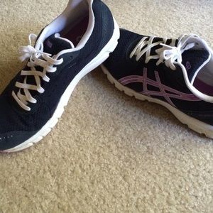 Asics women's tennis shoe