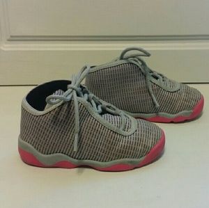 Toddler girls Jordans size 9