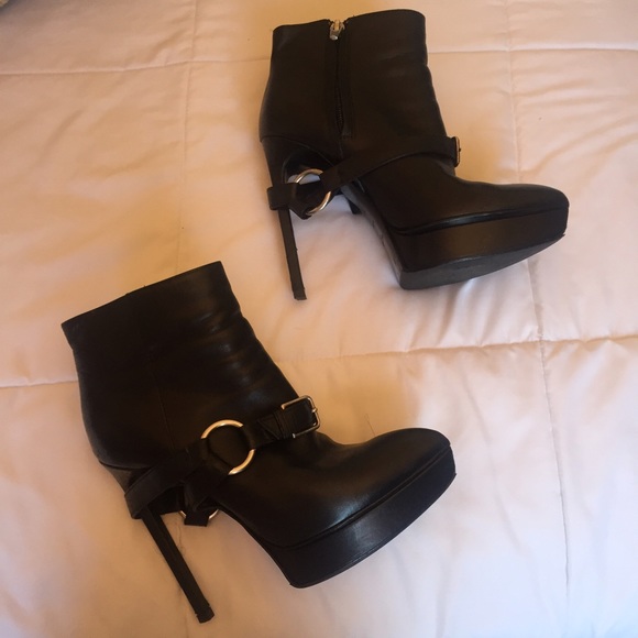 black Saint Laurent boots. - Picture 2 of 4