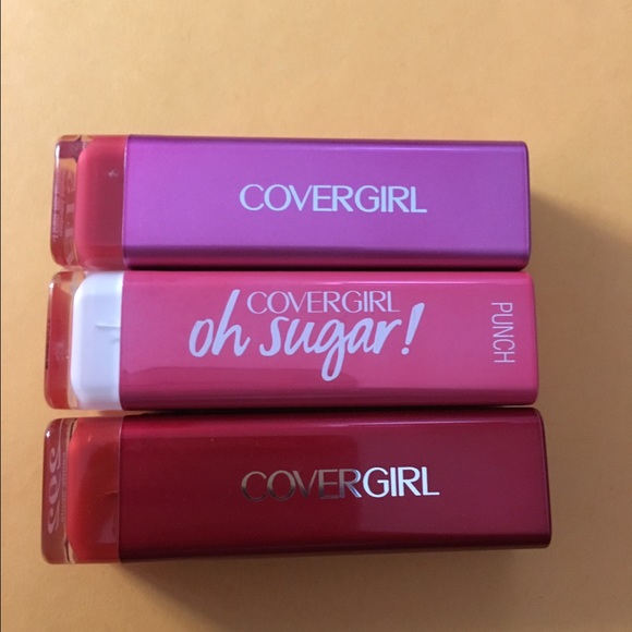 Covergirl Lipstick Bundle  **FREE GIFT**