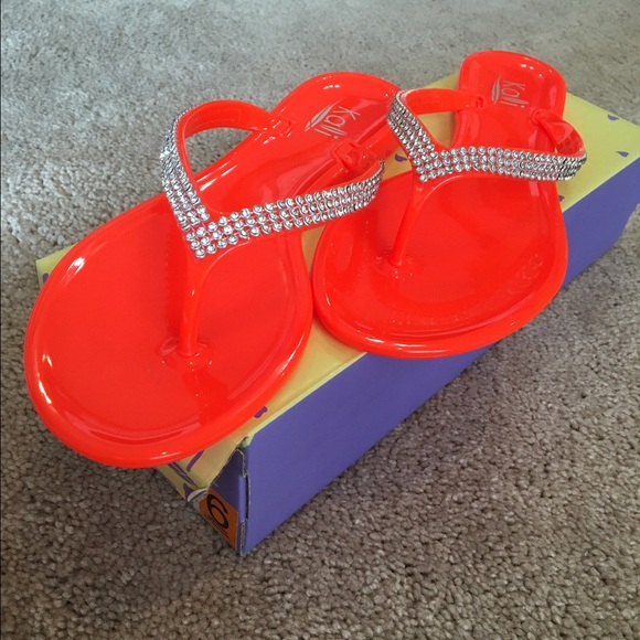 Brand new flip flops - Picture 2 of 2