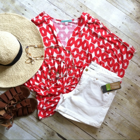 Pleione Tops - Pleione red & white Vneck geometric batwing top