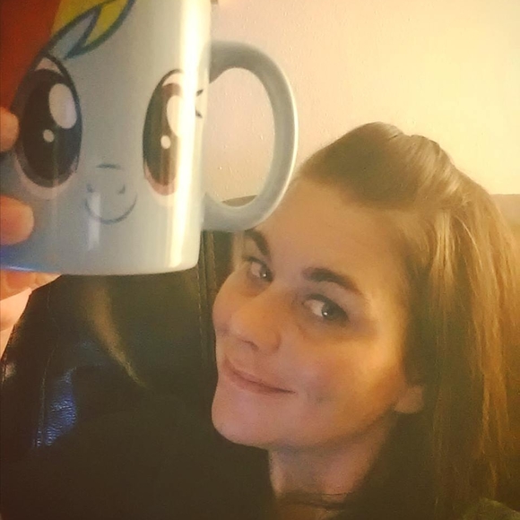 Meet your Posher, Julia