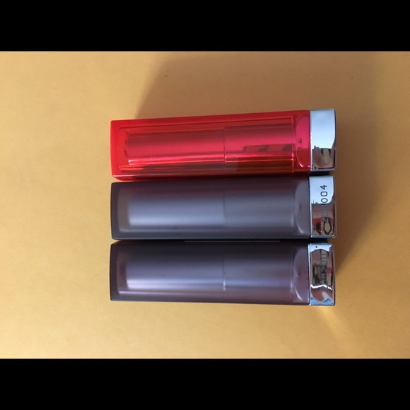 Maybelline Lipstick Bundle  **FREE GIFT**