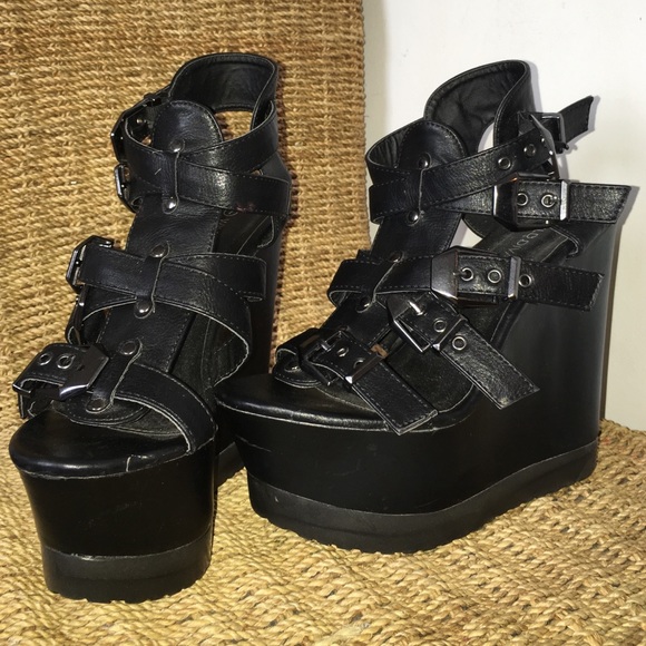 Wild Diva Lounge Platform Wedges Never Worn