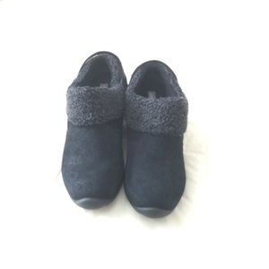 Black slip on Eddie Bauer shoes