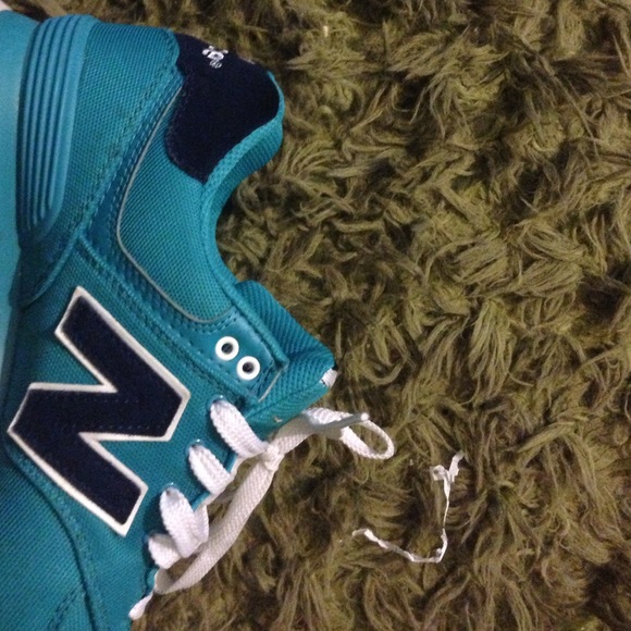 New Balance - Picture 2 of 3