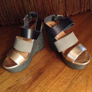 Perfect Neutral Wedges