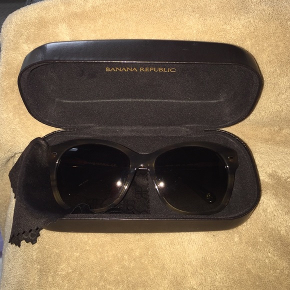 Banana Republic cat eye sunglasses