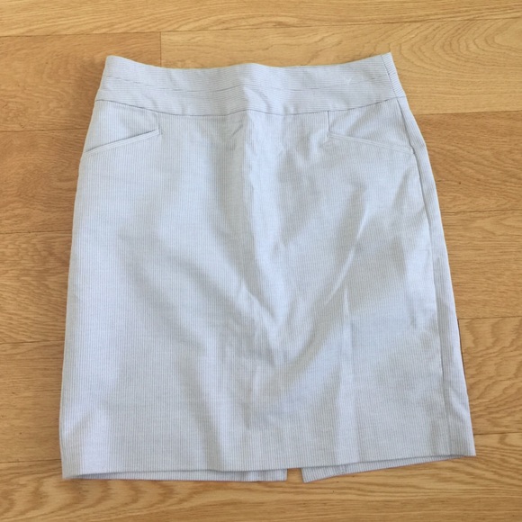Banana republic grey/white pinstripe skirt