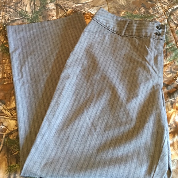 🚫SOLD🚫 Worthington Gray Pinstriped Pants - Picture 2 of 4