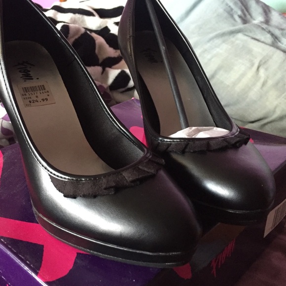 Brand new black heels!