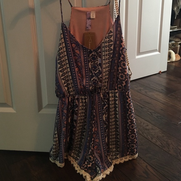 ❗️sold ❗️NWT Francesca's romper
