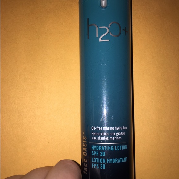 H20 Plus Face Oasis Cleansing Water  **FREE GIFT**