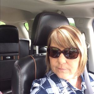 Meet your Posher, Debbie