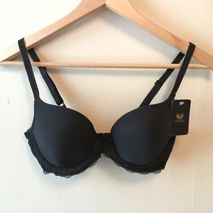 NWT Wacoal Black Lacy Bra