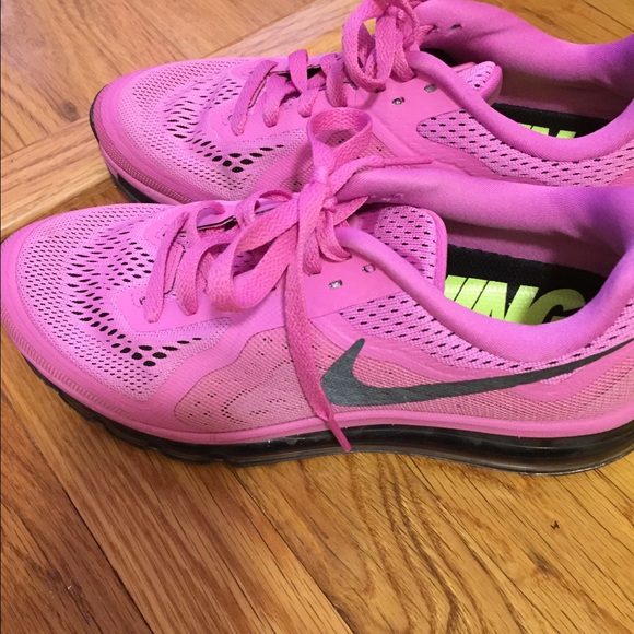 Excellent condition pink Nike sneakers size 8.5