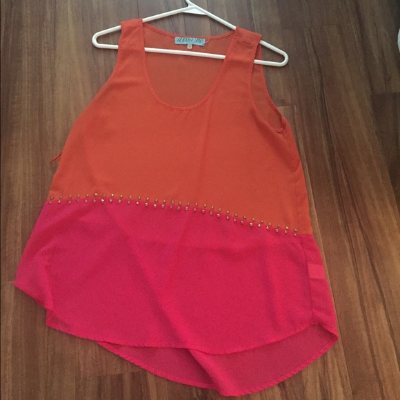 Sleeveless flowy tank blouse
