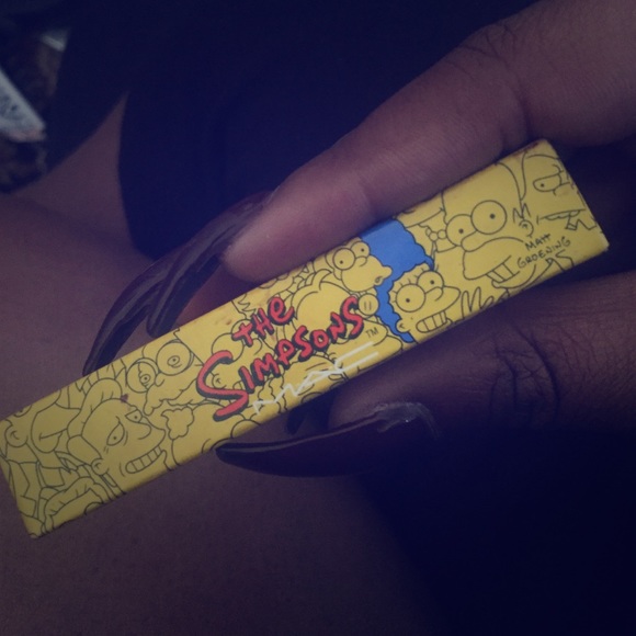 MAC Simpsons collection itchy nd scratchy lipgloss - Picture 1 of 4