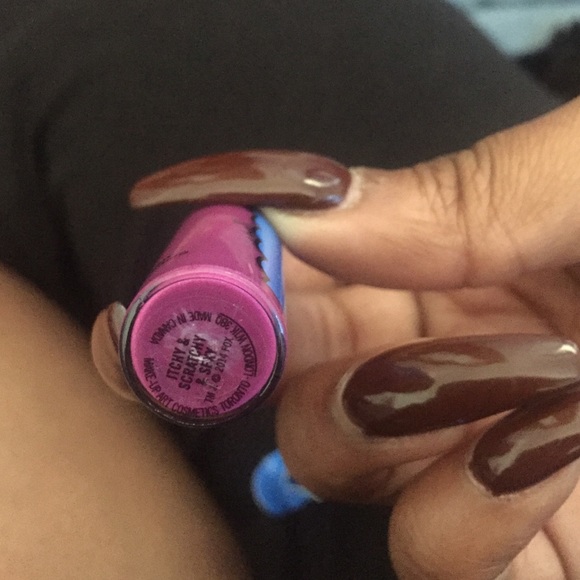 MAC Simpsons collection itchy nd scratchy lipgloss - Picture 3 of 4