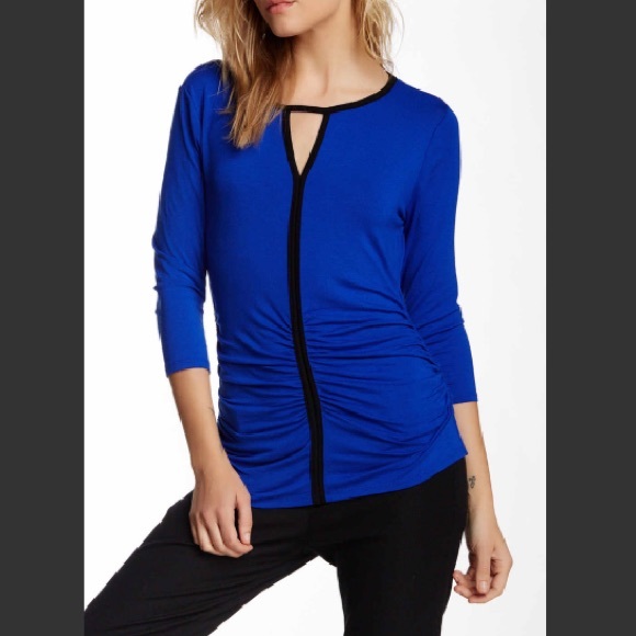 SALE NWT Vince Camuto Blue Keyhole 3/4 Top