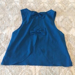 Adorable bow detail fly away top