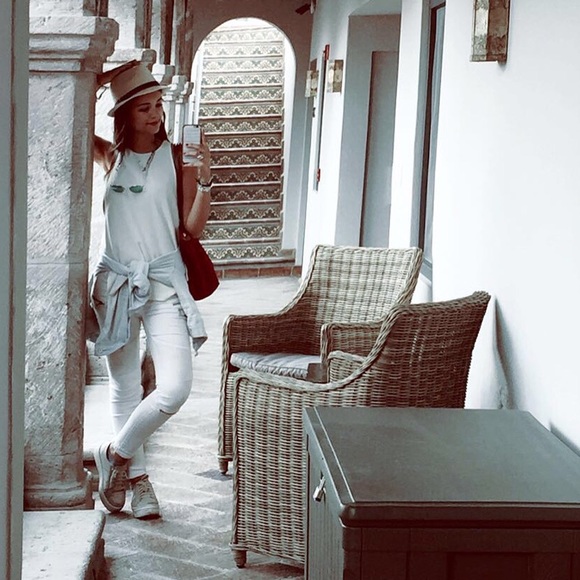 Meet your Posher, Ines